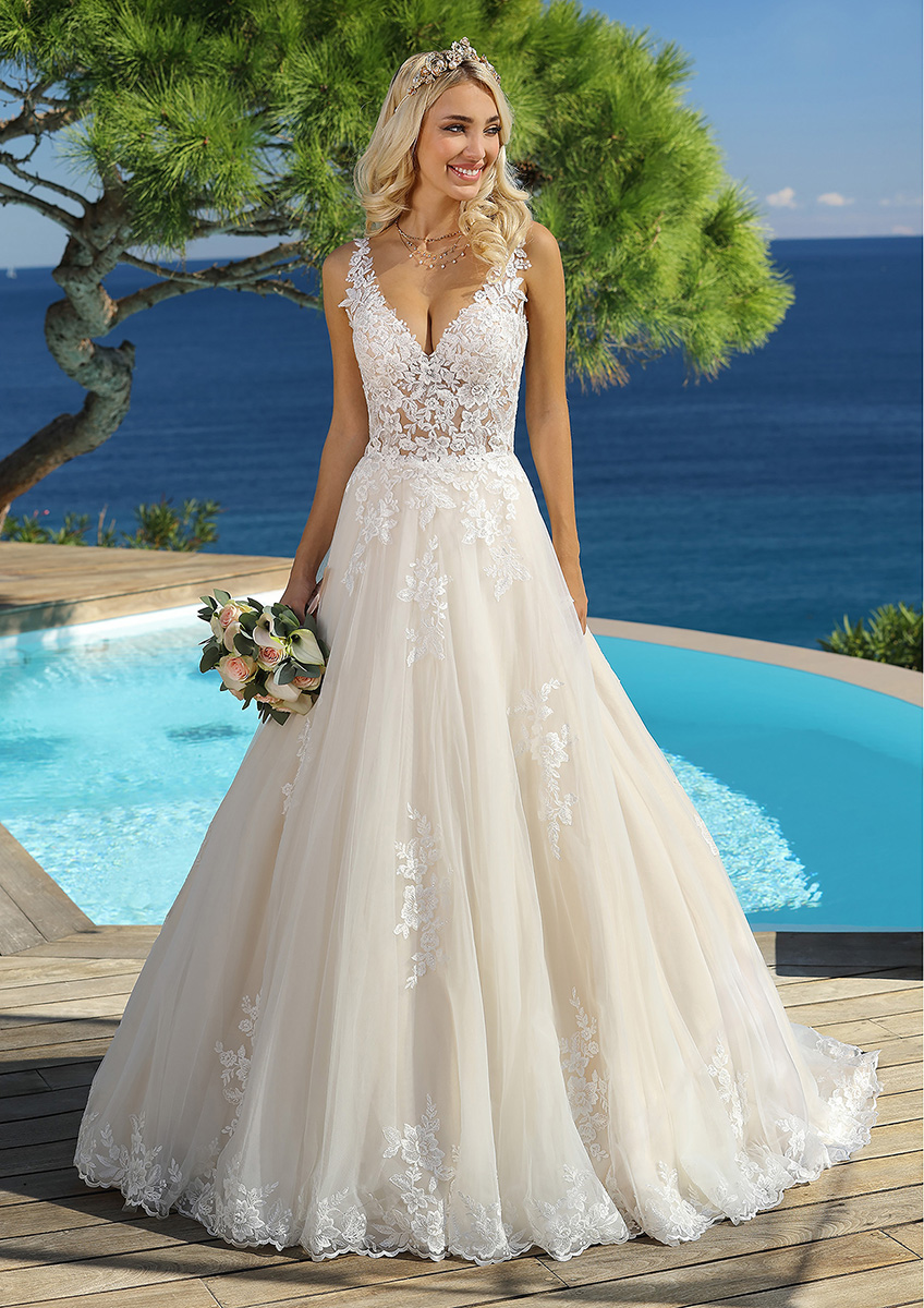 Abito da sposa ricamato in pizzo - 422019