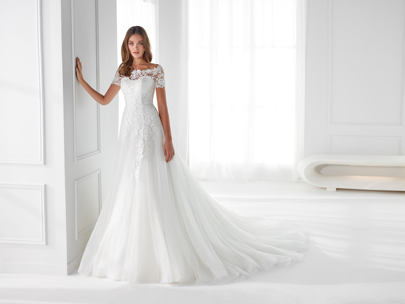 Abito da sposa linea ad A, tulle e pizzo Abito da sposa linea ad A, tulle e pizzo