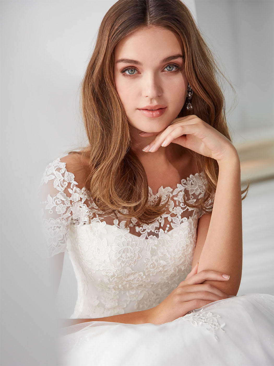 Abito da sposa linea ad A, tulle e pizzo Abito da sposa linea ad A, tulle e pizzo