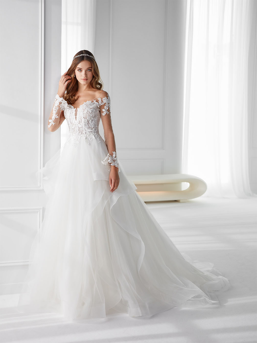 Abito da sposa linea ad A, tulle, gonna a balze Abito da sposa linea ad A, tulle, gonna a balze