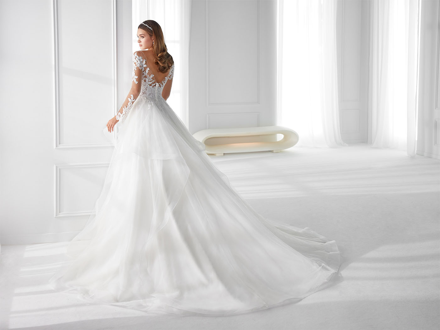 Abito da sposa linea ad A, tulle, gonna a balze Abito da sposa linea ad A, tulle, gonna a balze
