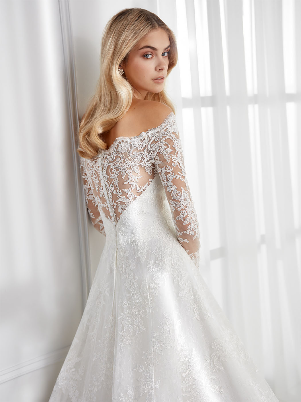 Abito da sposa linea ad A, tulle, pizzo e scollo bateau Abito da sposa linea ad A, tulle, pizzo e scollo bateau