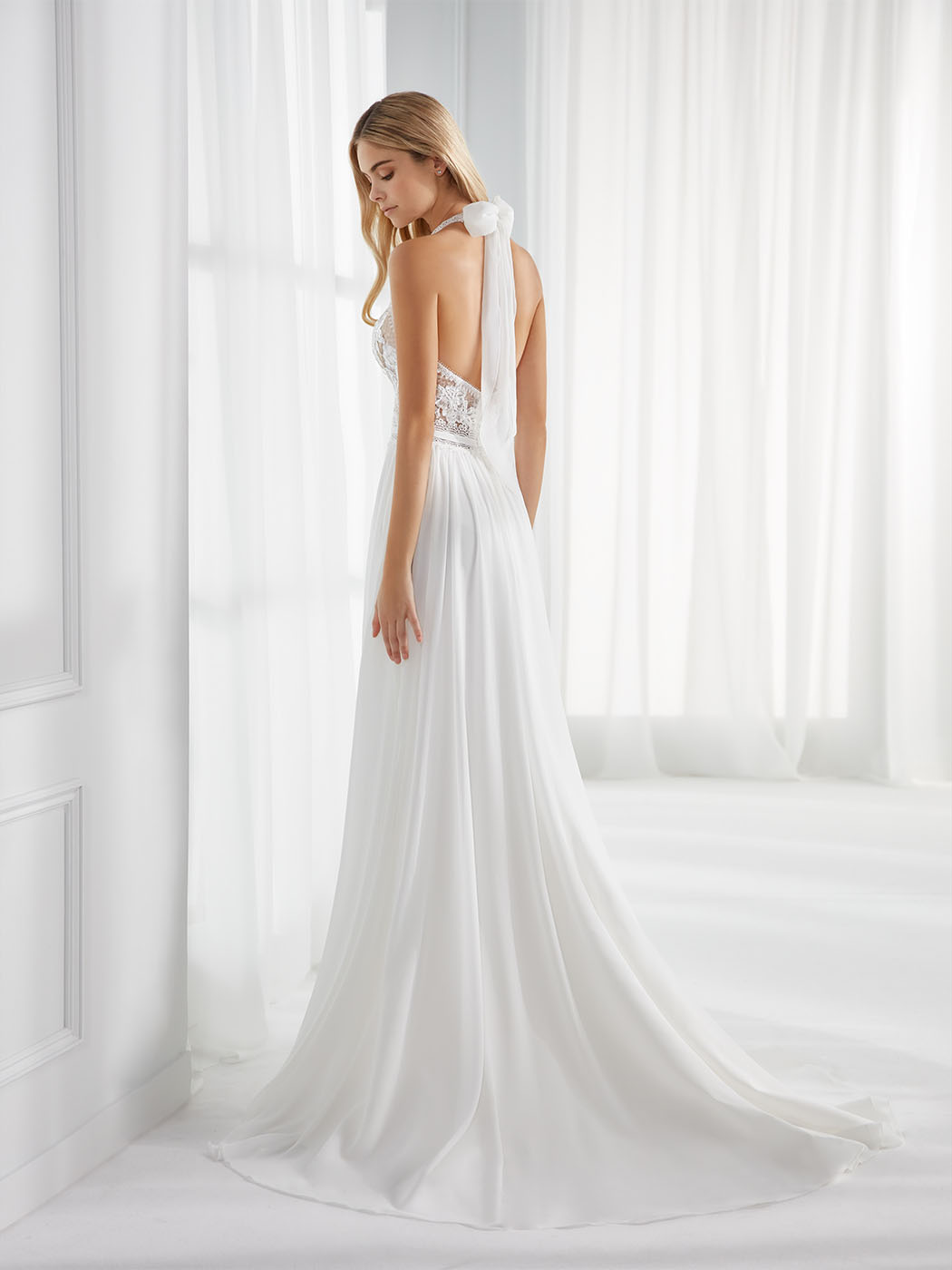 Abito da sposa scivolato Boho chic in chiffon, pizzo, scollo all'americana Abito da sposa scivolato Boho chic in chiffon, pizzo, scollo all'americana