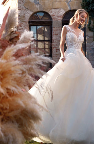 Abito da sposa principesco in tulle avorio con corpino in pizzo effetto tattoo