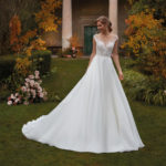 Abito da sposa scivolato in chiffon e spalline in pizzo