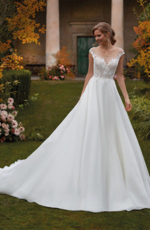 Abito da sposa scivolato con gonna in chiffon e corpino di pizzo con spalline effetto illusion