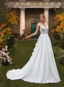 Abito da sposa scivolato in chiffon e spalline in pizzo