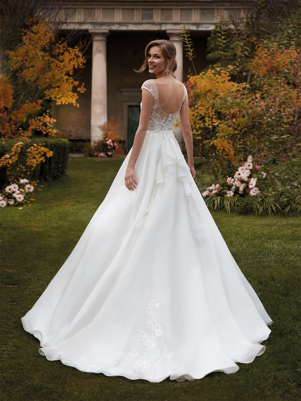 Abito da sposa scivolato in chiffon e spalline in pizzo Abito da sposa scivolato in chiffon e spalline in pizzo