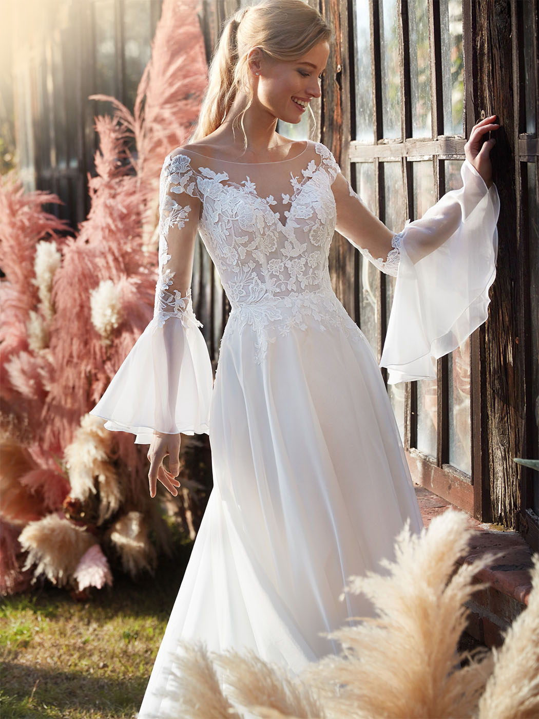 Abito da sposa scivolato in chiffon con maniche chandelier staccabili