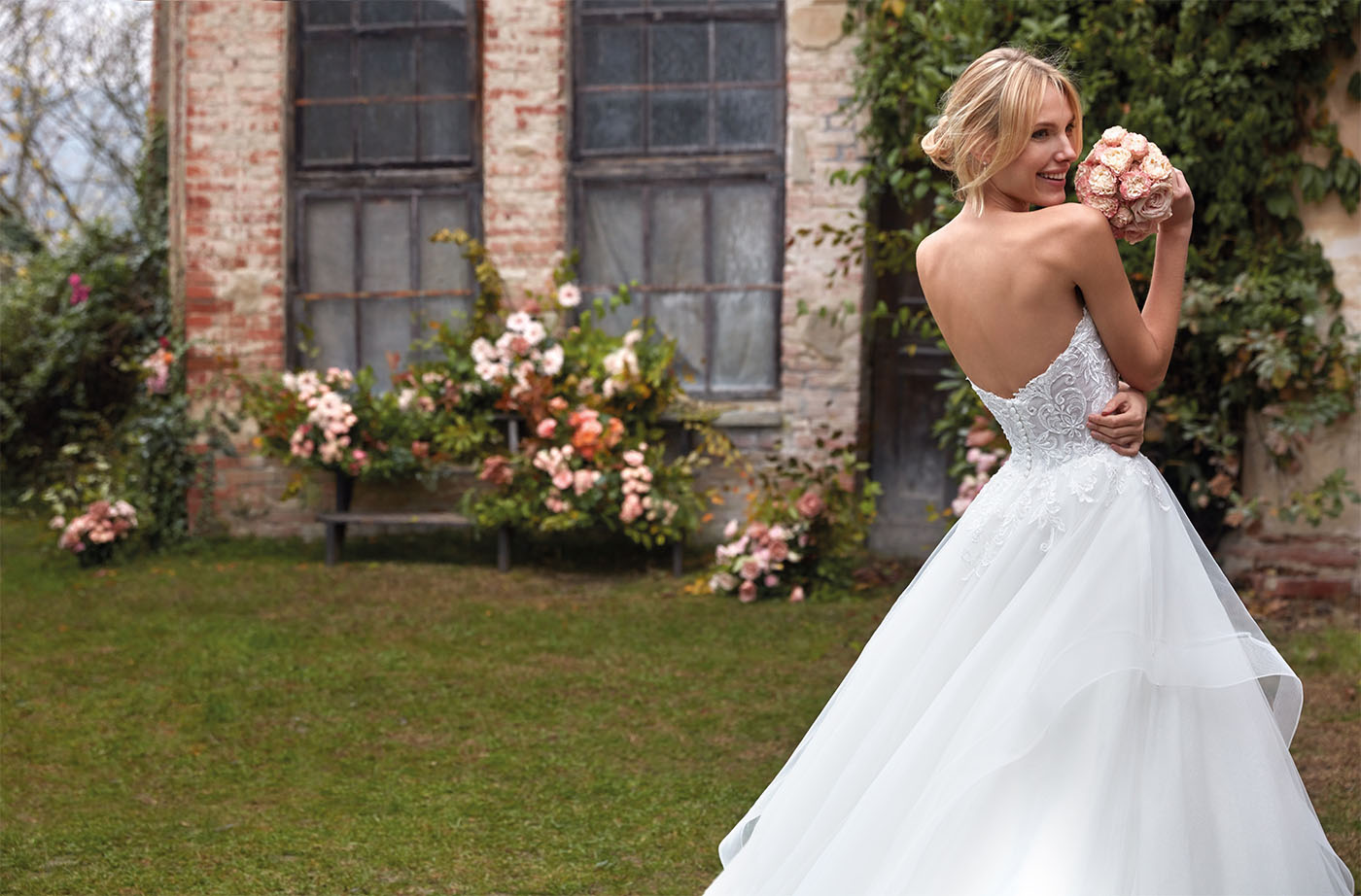 Abito da sposa in tulle, con scollo a cuore Abito da sposa in tulle, con scollo a cuore