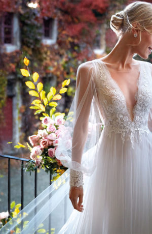 Abito da sposa scivolato in tulle ricamato con scollatura a V e maniche lunghe con polsini di pizzo