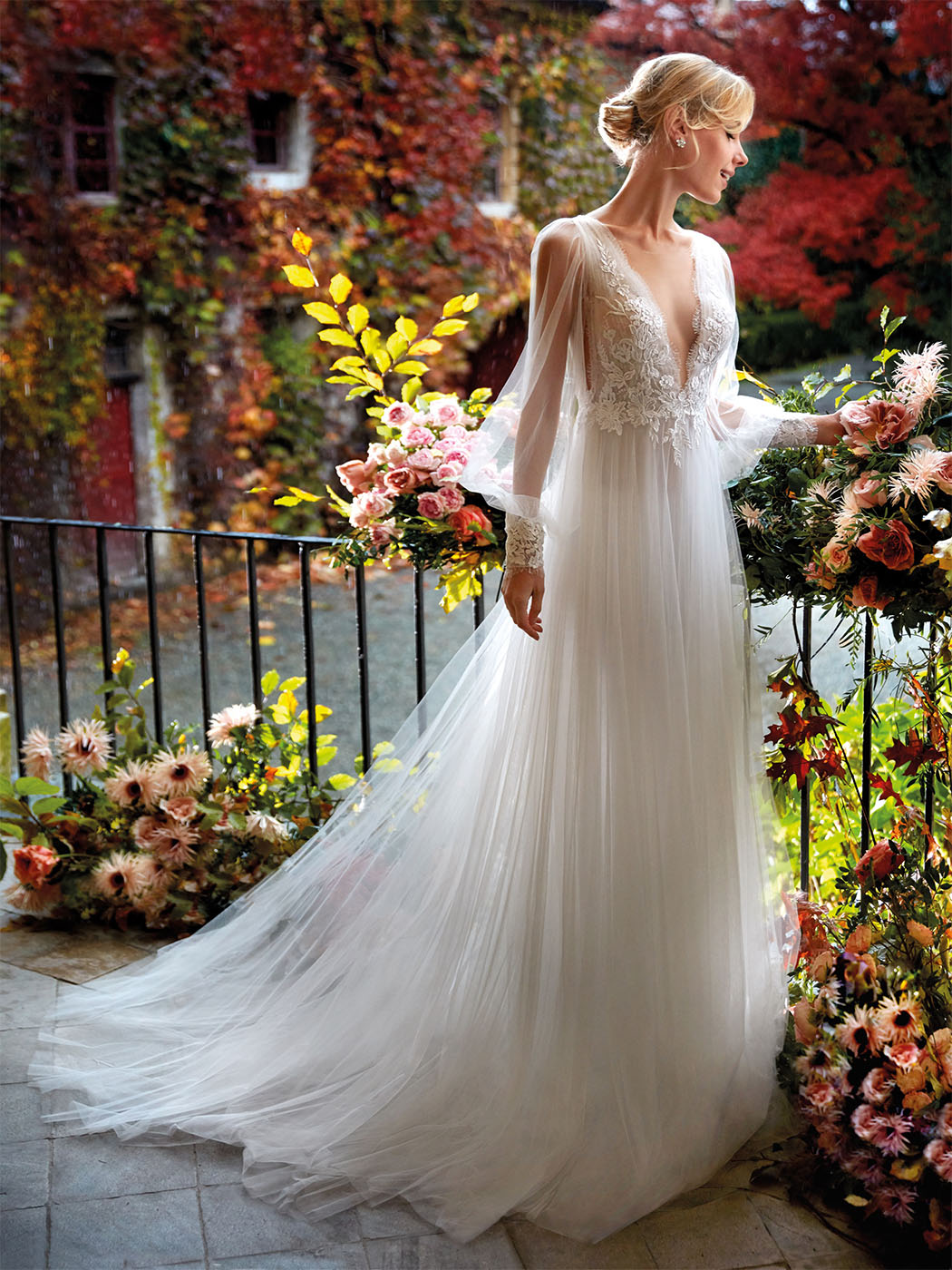 Abito da sposa scivolato in tulle e scollo profondo a V Abito da sposa scivolato in tulle e scollo profondo a V