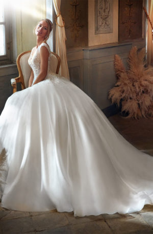 Abito da sposa principesco in organza e corpino di pizzo con maniche chandelier staccabili