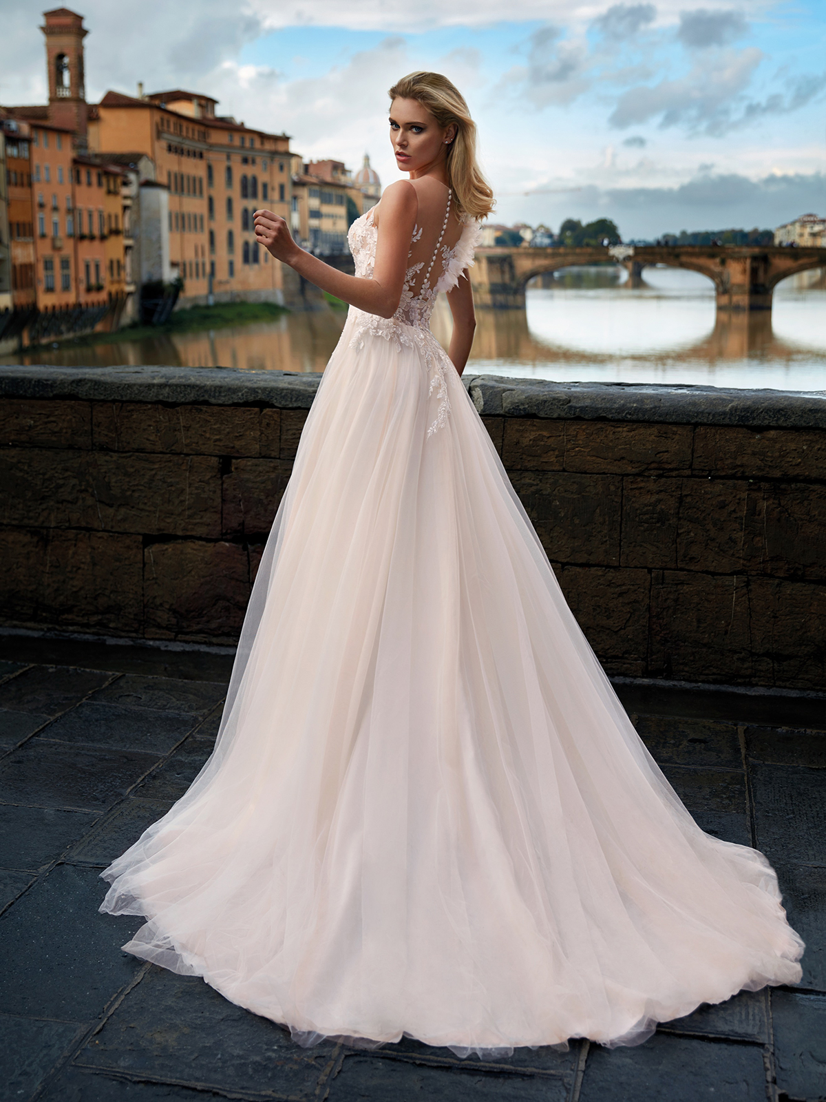 Abito da sposa scivolato monospalla Abito da sposa scivolato monospalla